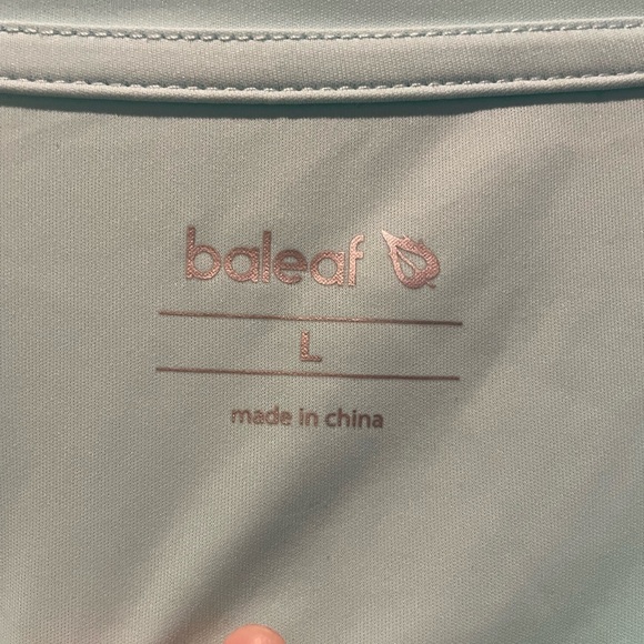 BNWOT Women’s long sleeved athletic top - Picture 3 of 4